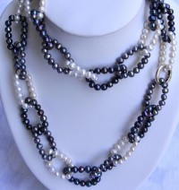 collierchaine perles grises et blanches